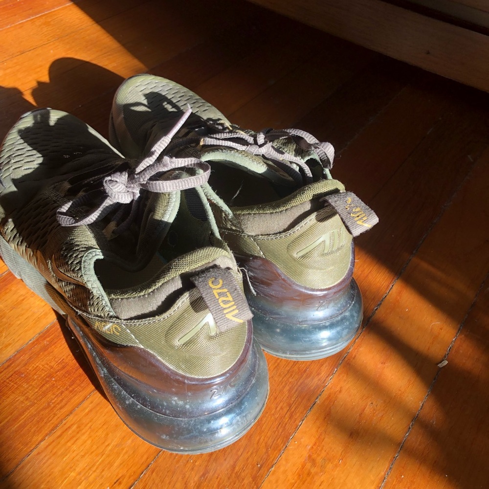 Nike AirMax 270 shoes - Picture 2 of 3